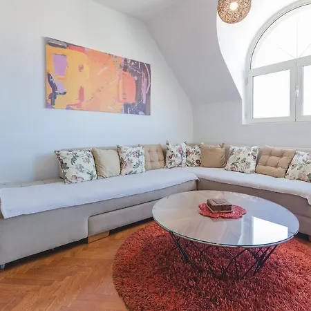 Old Town Beauty With Great View ポドゴリツァ