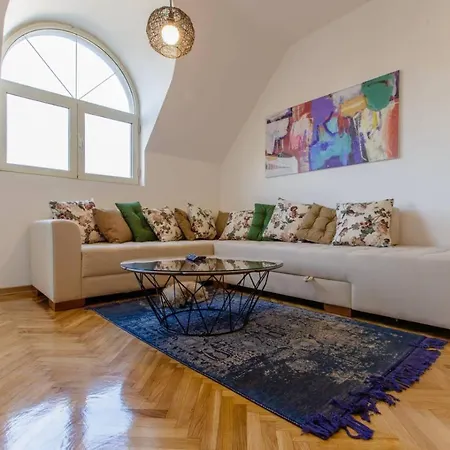 Old Town Beauty With Great View *