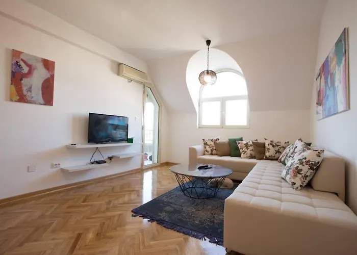 Old Town Beauty With Great View *